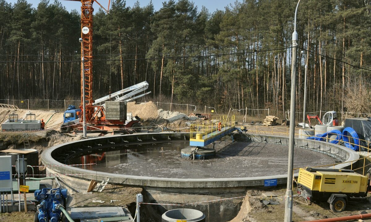 Przydomowe oczyszczalnie ścieków – czy to dobre rozwiązanie?